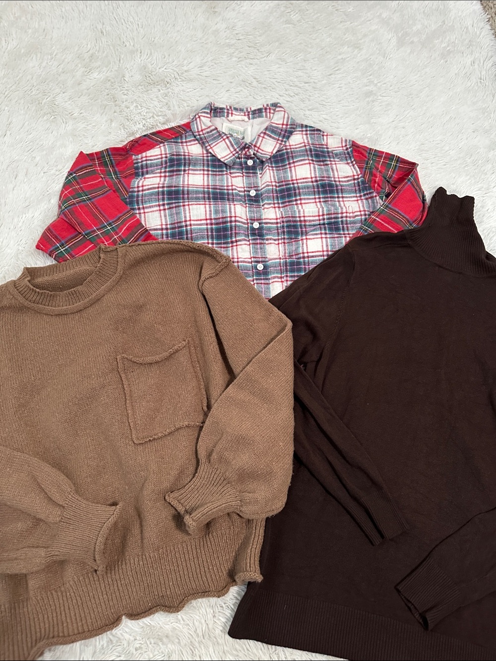 🕯️ Bundle of 3 Woman’s Sweaters/Flannel Size Large